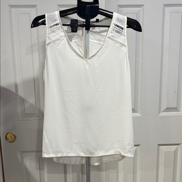 Express Off-White V-Neck Tank Top - Picture 1 of 5